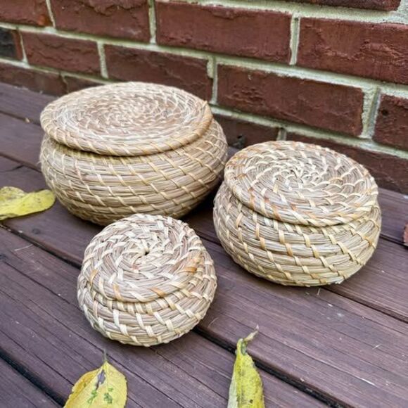 Set of 3 Small Wicker Basket with Lids, Round Woven Seagrass Baskets Handmade - Picture 1 of 8